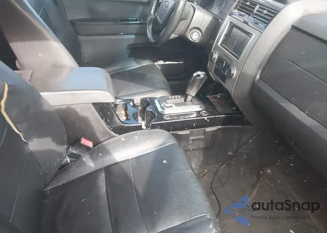 2010 Ford Escape Xlt z USA, uszkodzony, nr VIN 1FMCU0DG3AKB76938